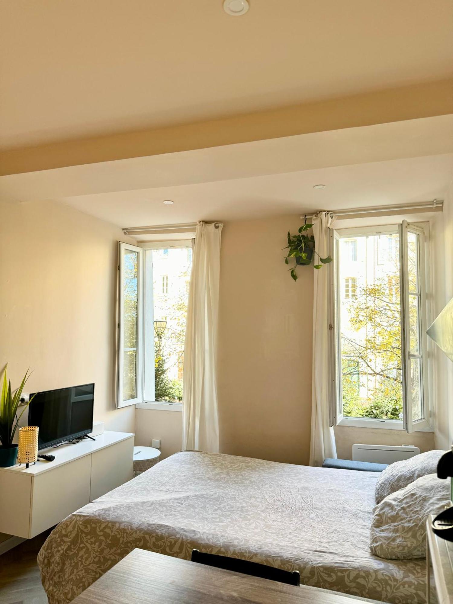 Studio Malibu Central, Lumineux Et Confortable Apartment อิแยร์ ภายนอก รูปภาพ